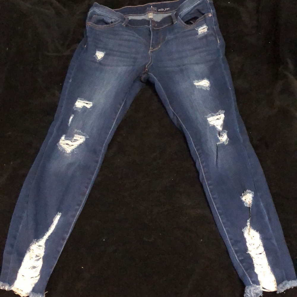 Ripped skinny jeans